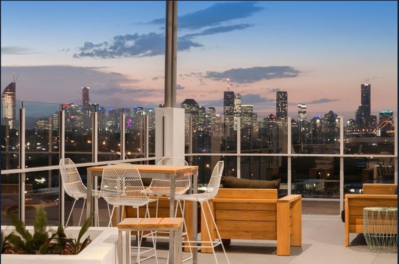 2101/123 CAVENDISH RD, COORPAROO, QLD 4151