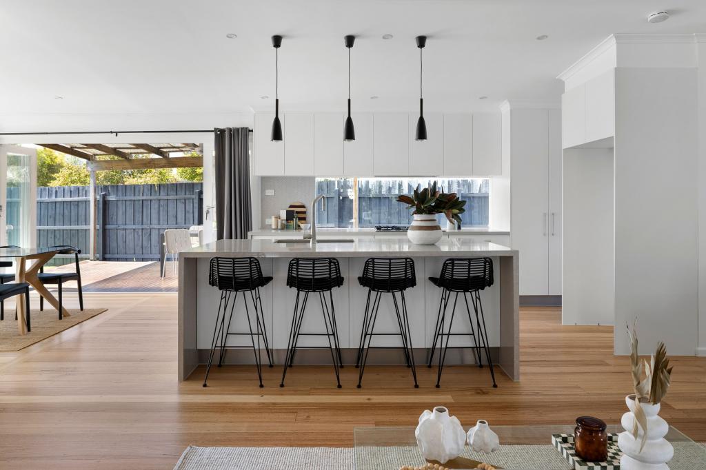 11 Stradbroke Ave, Frankston South, VIC 3199