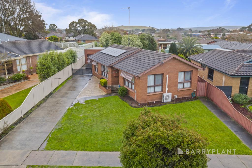 6 SHERWOOD ST, WENDOUREE, VIC 3355