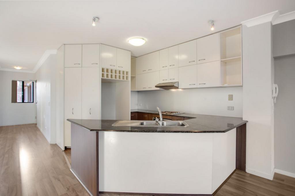 38/2-4 GERALDTON DR, VARSITY LAKES, QLD 4227