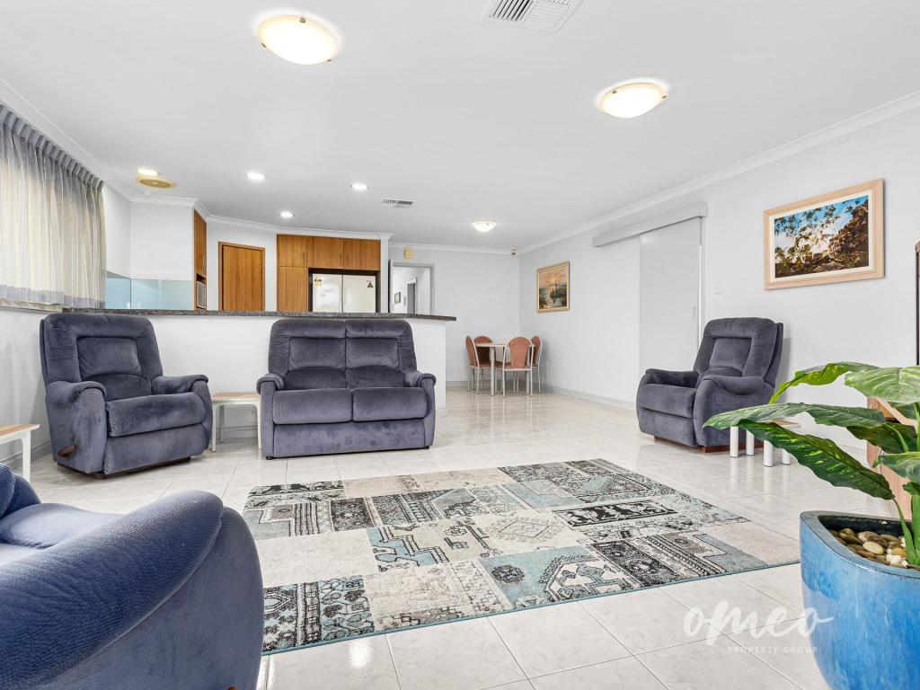 7b Luscombe Way, Coogee, WA 6166