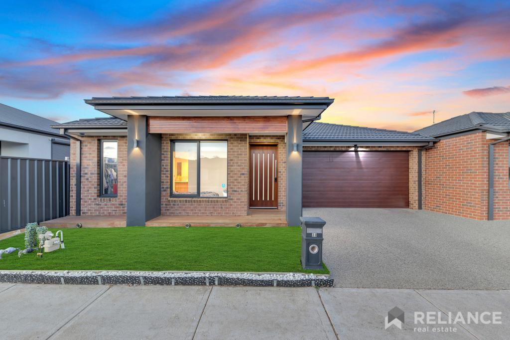 33 GLENBROOK DR, WYNDHAM VALE, VIC 3024