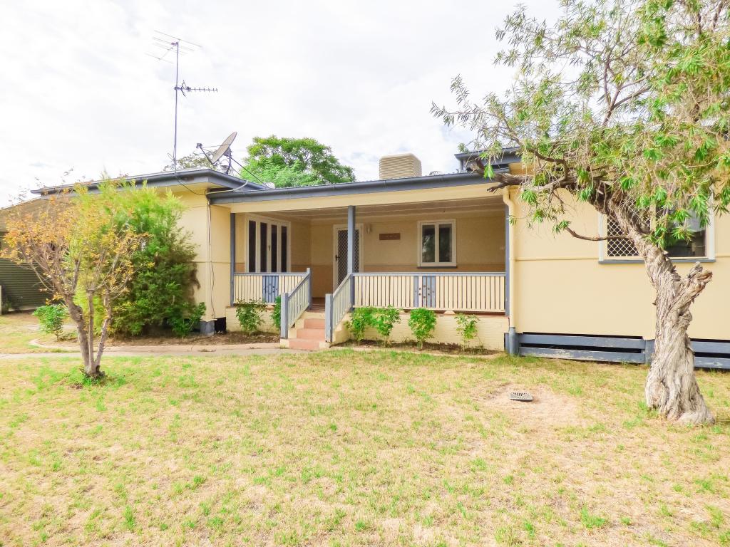 44 Taylor St, Roma, QLD 4455