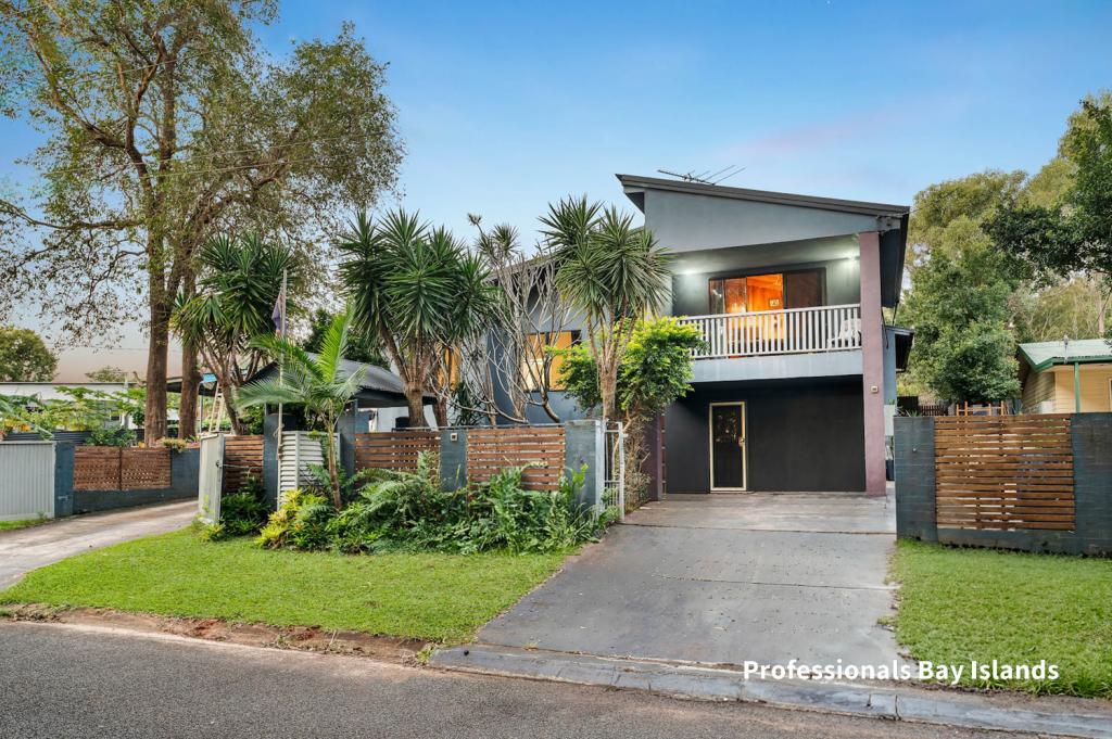 18 Waterside Dr, Macleay Island, QLD 4184