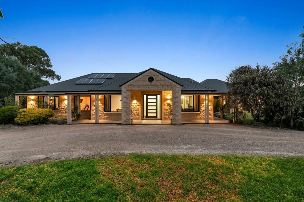 15 Cooinda Ave, Mickleham, VIC 3064