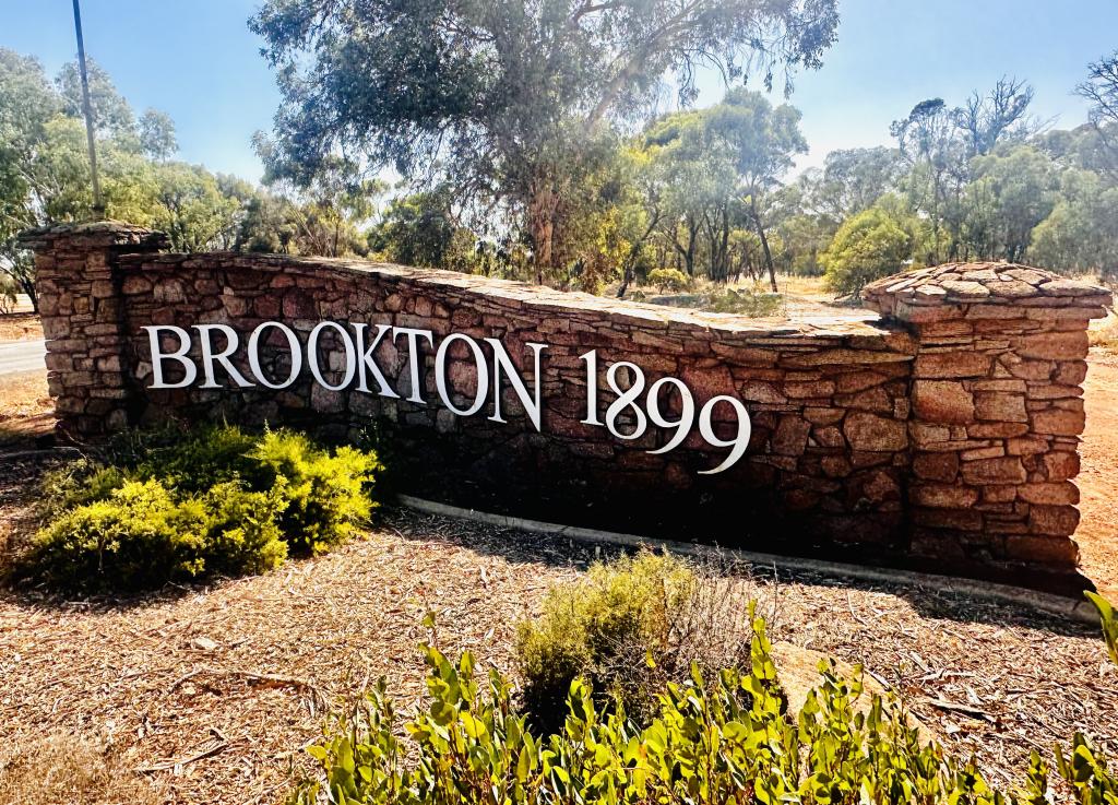 3 Koorrnong Dr, Brookton, WA 6306