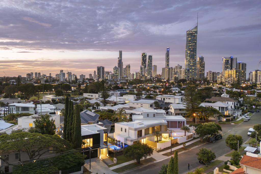 75 Amalfi Dr, Isle Of Capri, QLD 4217