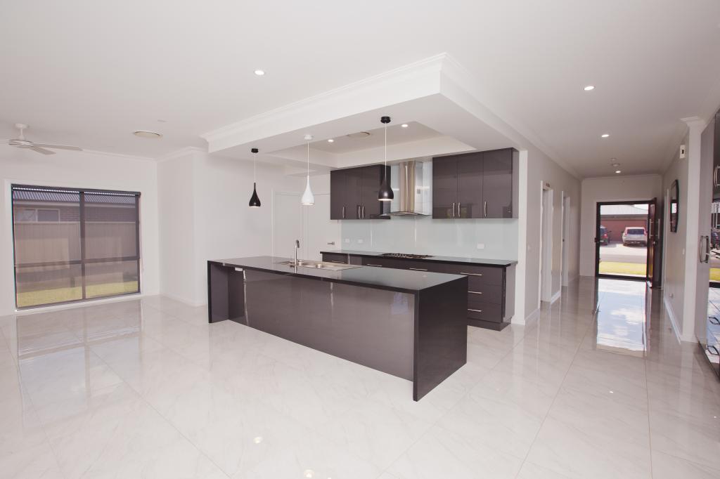 17 Lanza Gr, Griffith, NSW 2680