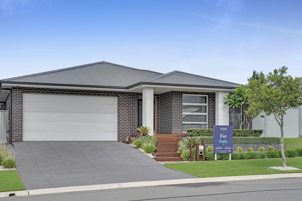 7 Challenger St, Gregory Hills, NSW 2557