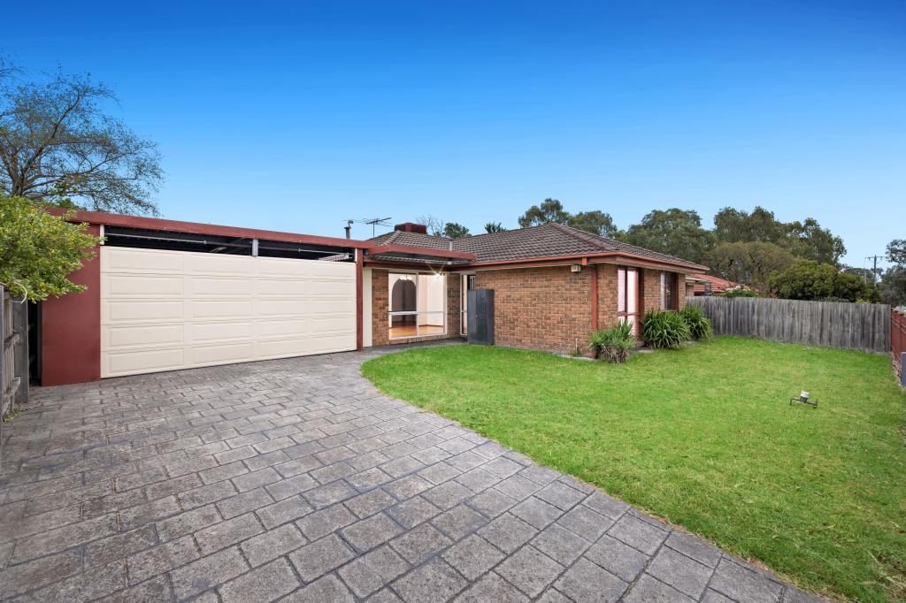 10 FORDHOLM RD, HAMPTON PARK, VIC 3976