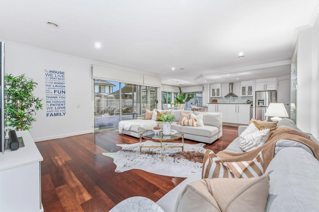 31 Island Point Ave, Waterways, VIC 3195