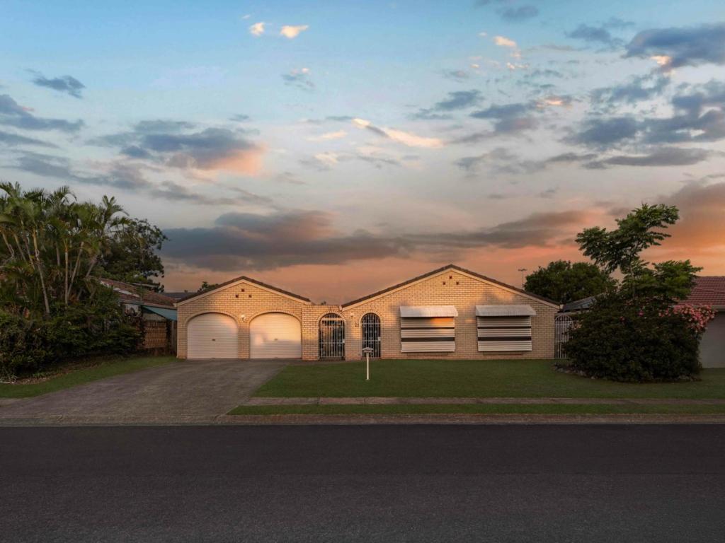 21 Woodsiana St, Robertson, QLD 4109