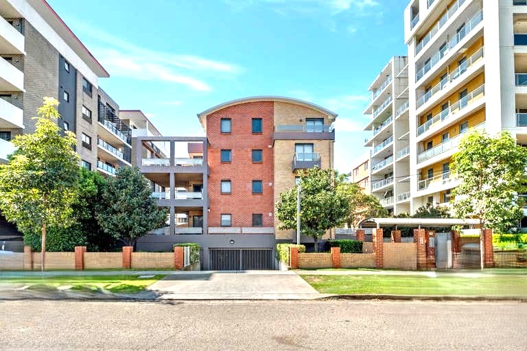 3/8 CASTLEREAGH ST, LIVERPOOL, NSW 2170