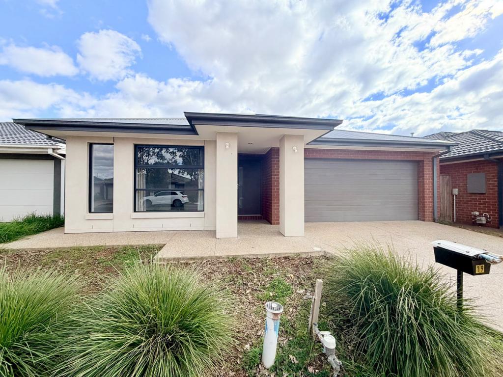 19 HANSON ST, THORNHILL PARK, VIC 3335