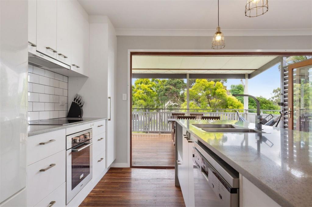 16 Hovea St, Everton Hills, QLD 4053