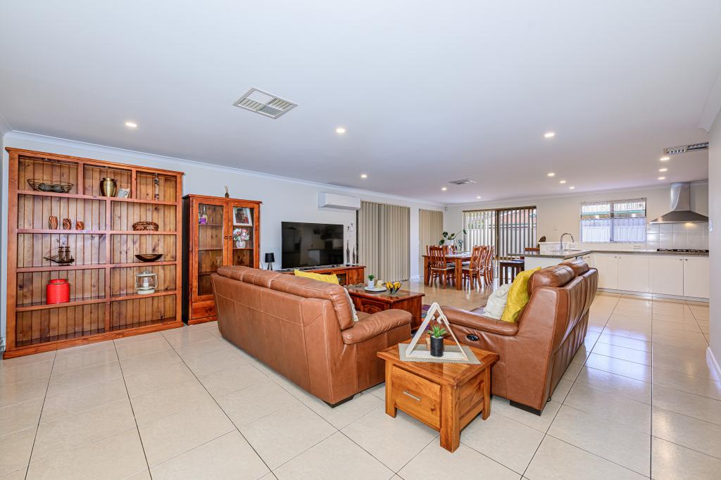 17 Vere Pkwy, Canning Vale, WA 6155