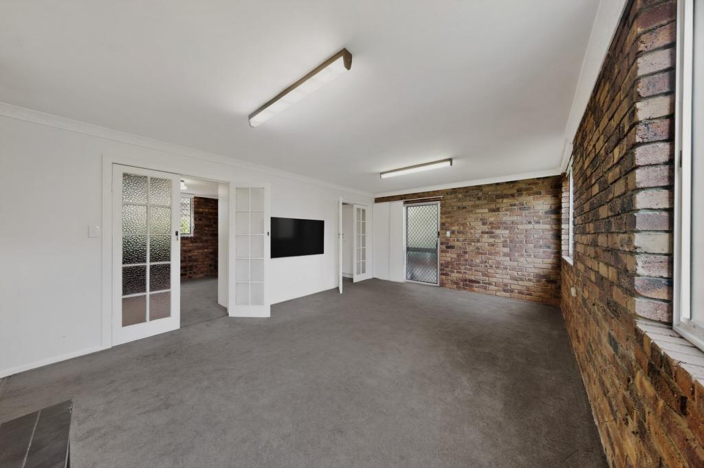 11 Greenmount Ave, Holland Park, QLD 4121