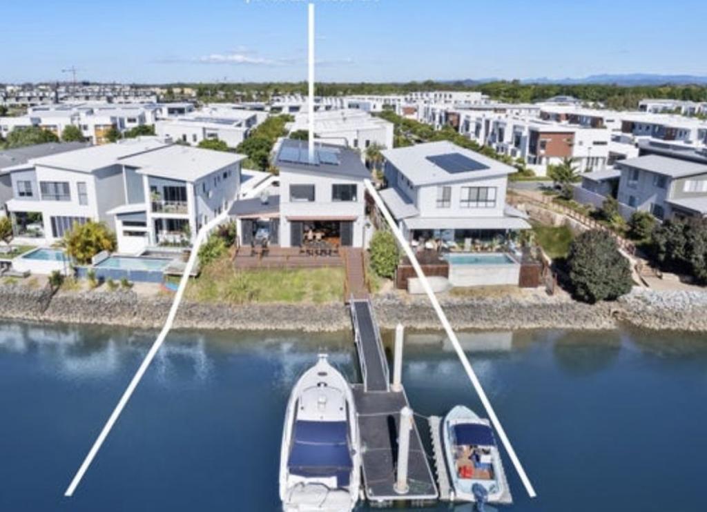 4 Northwater Dr, Hope Island, QLD 4212