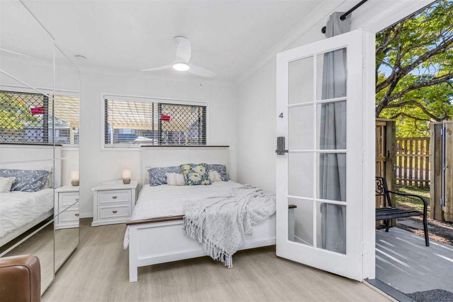 4/3 Pomona Tce, Labrador, QLD 4215