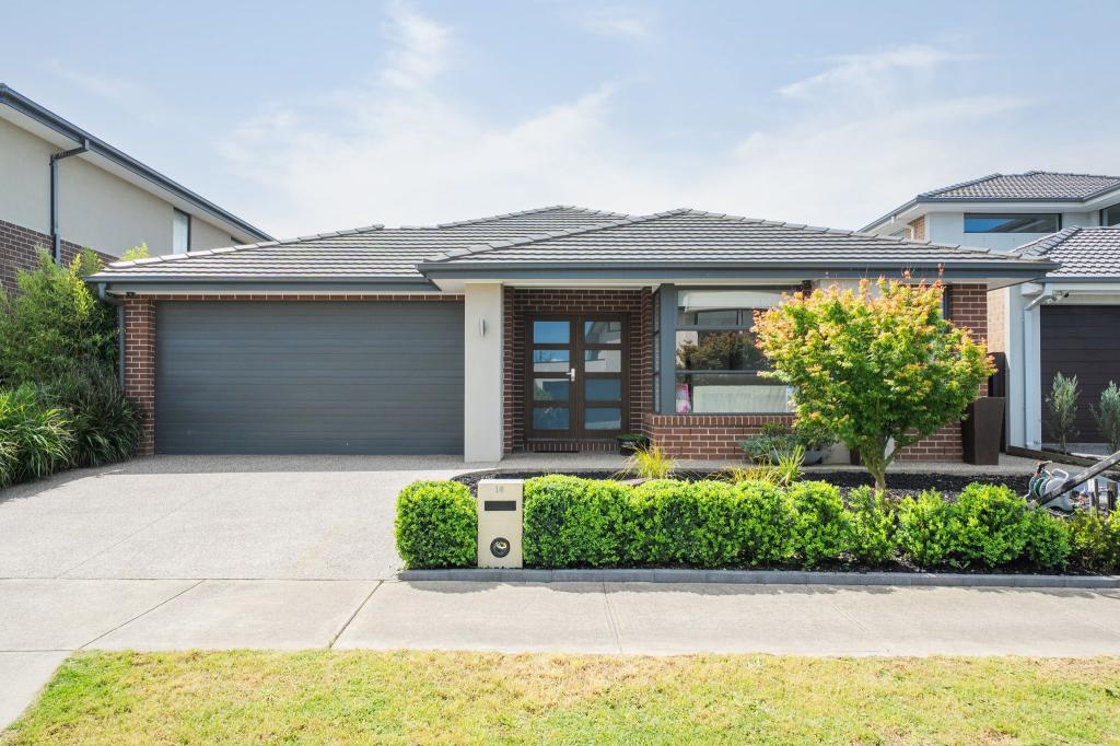 16 Trojan Cres, Clyde North, VIC 3978