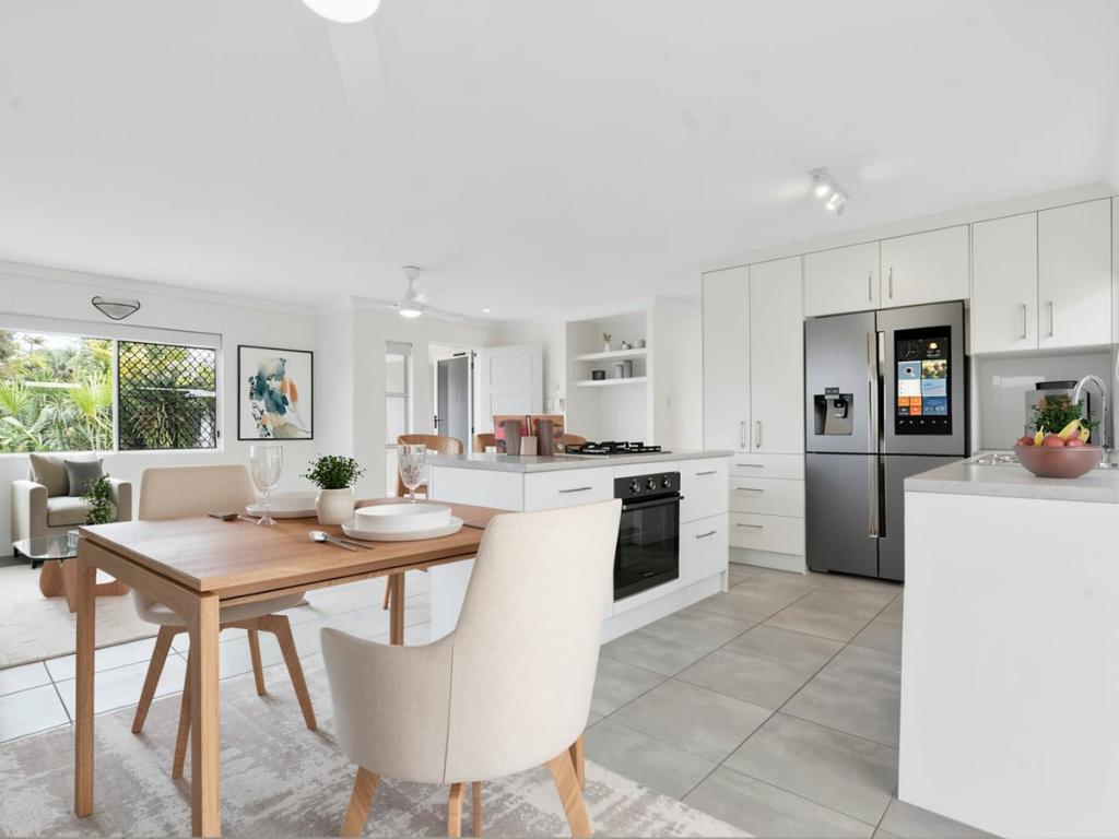 2/14 Almond St, Holloways Beach, QLD 4878