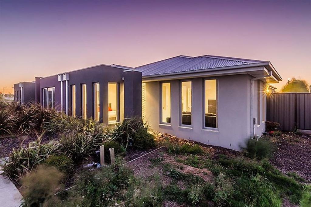 13 NOKOTA LANE, CLYDE NORTH, VIC 3978