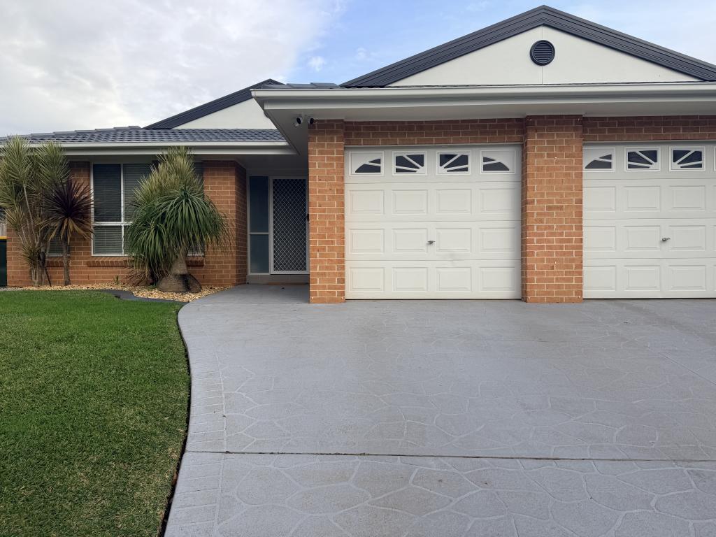 24 Gardenia Cres, Bomaderry, NSW 2541