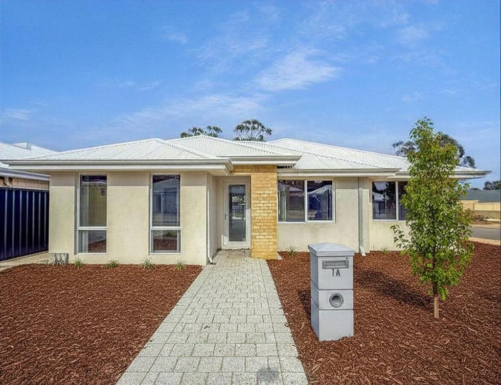 7a Wood Ave, Waroona, WA 6215