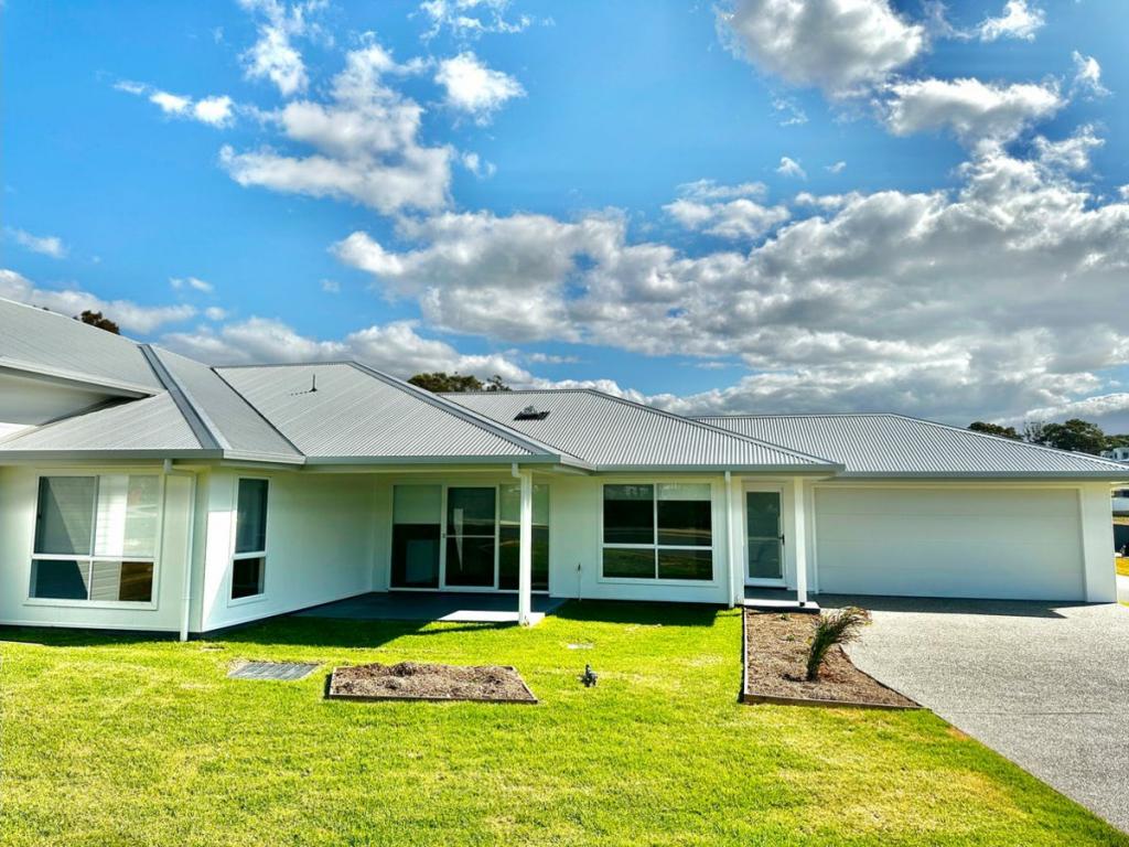 2/72 Anniversary Dr, Diamond Beach, NSW 2430