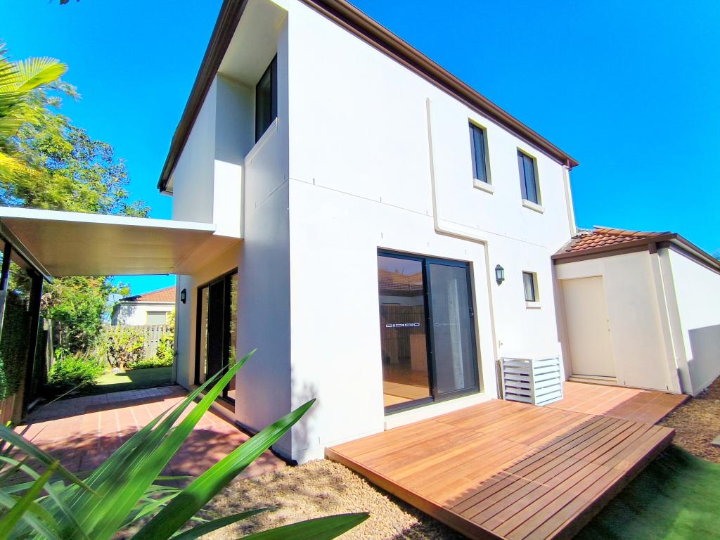 16 Oxbridge Ch, Arundel, QLD 4214