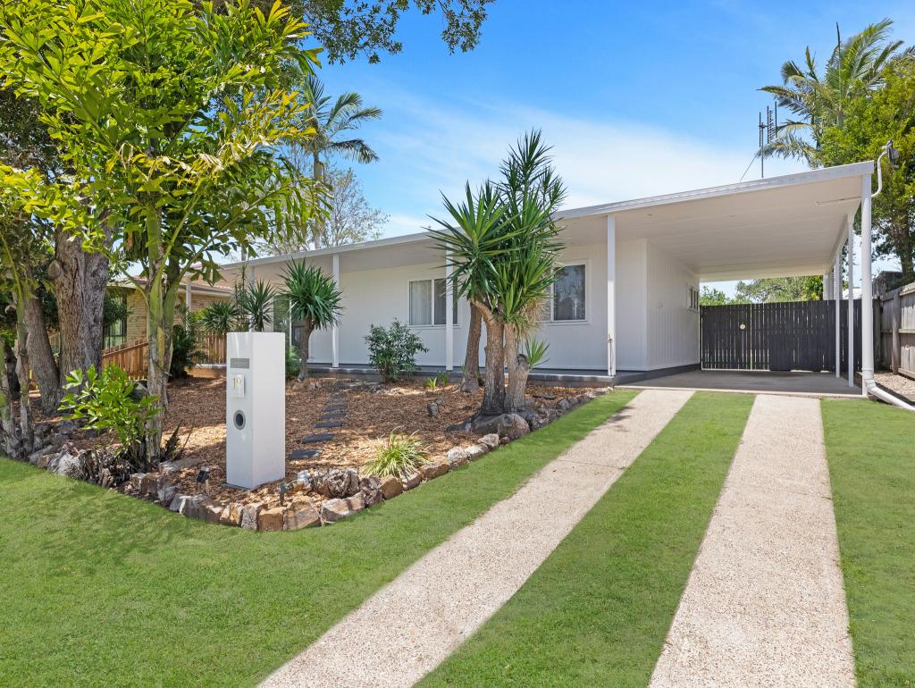 19 Barnstaple St, Torquay, QLD 4655