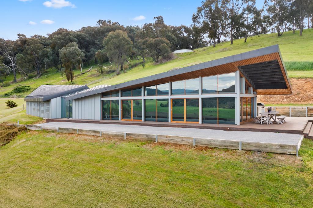 38 BUFFALO CREEK RD, MYRTLEFORD, VIC 3737