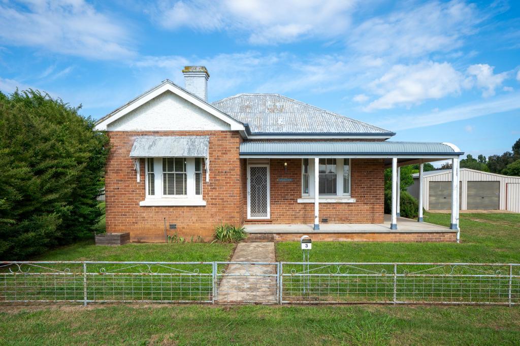 3 GILCHRIST ST, BLAYNEY, NSW 2799