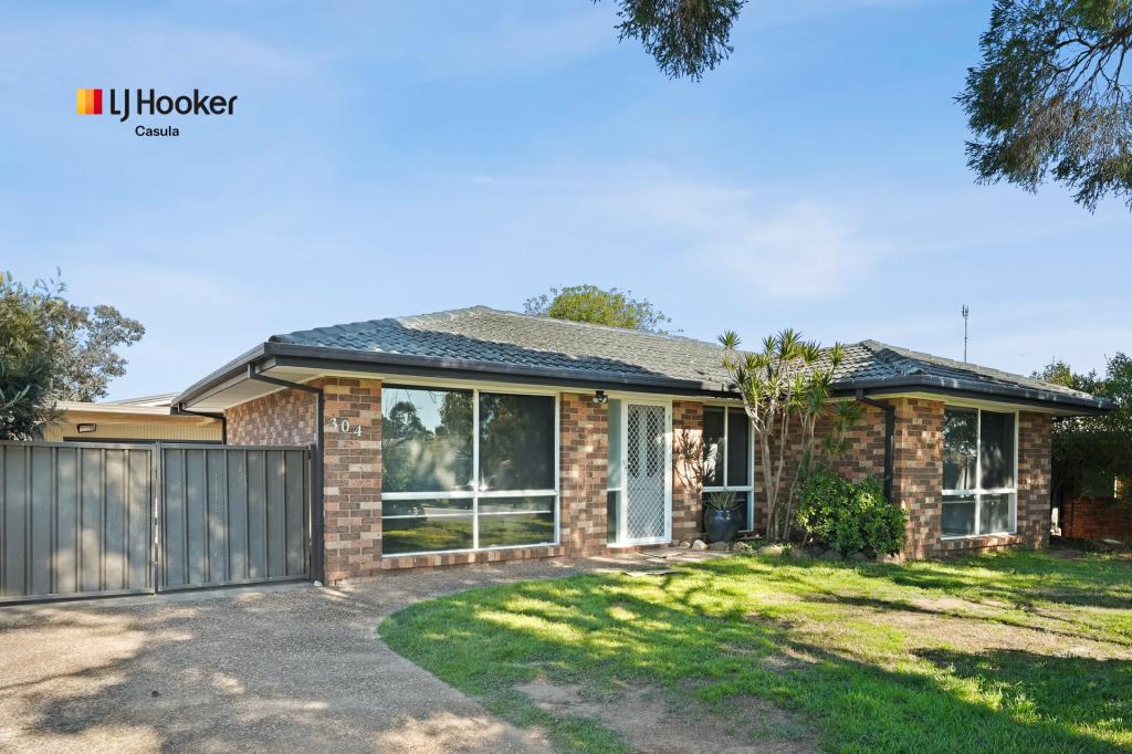 304 Welling Dr, Mount Annan, NSW 2567