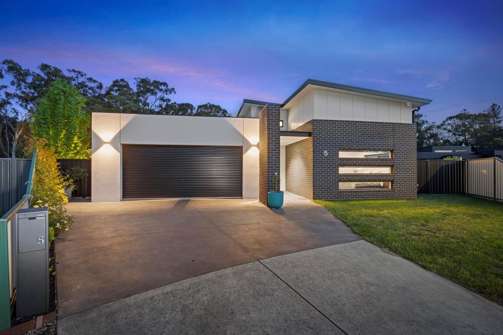5 Kirwan Cl, Mount Clear, VIC 3350
