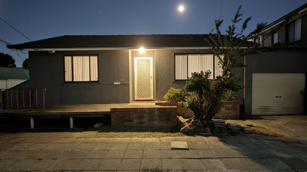 10 Barlow Cres, Canley Heights, NSW 2166