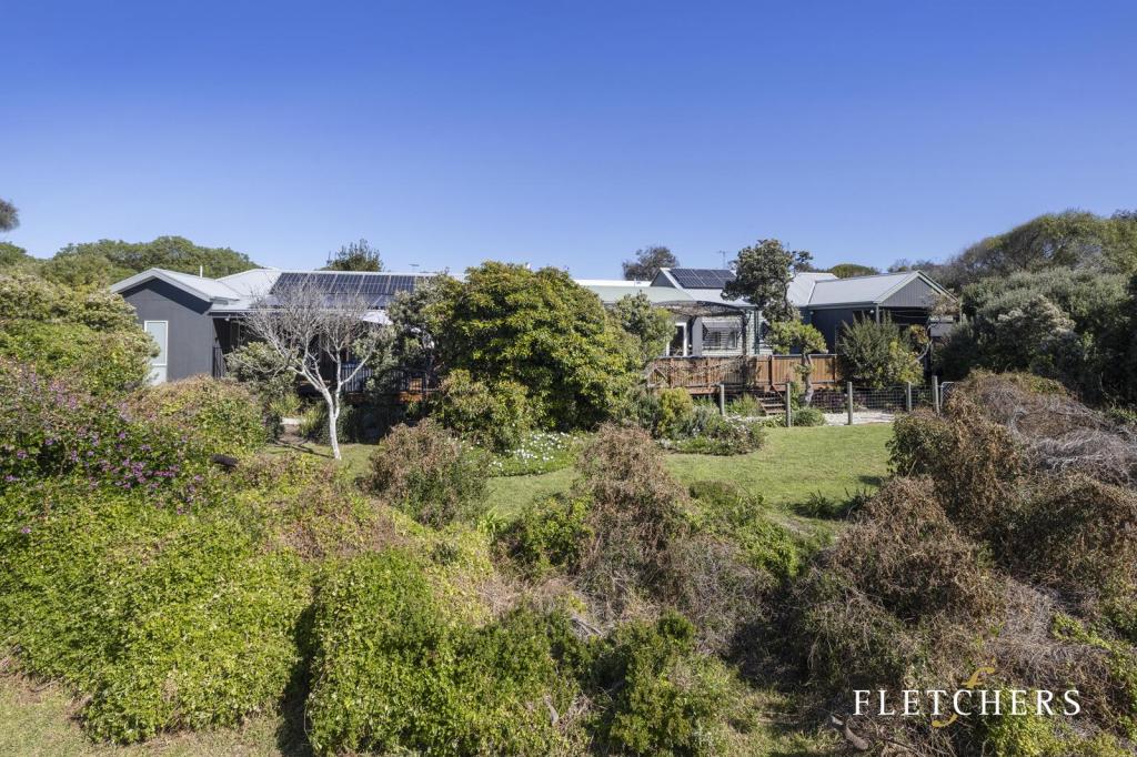 11 CARSLAKE AVE, BLAIRGOWRIE, VIC 3942