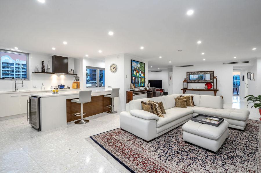 9/120 Surf Pde, Broadbeach, QLD 4218