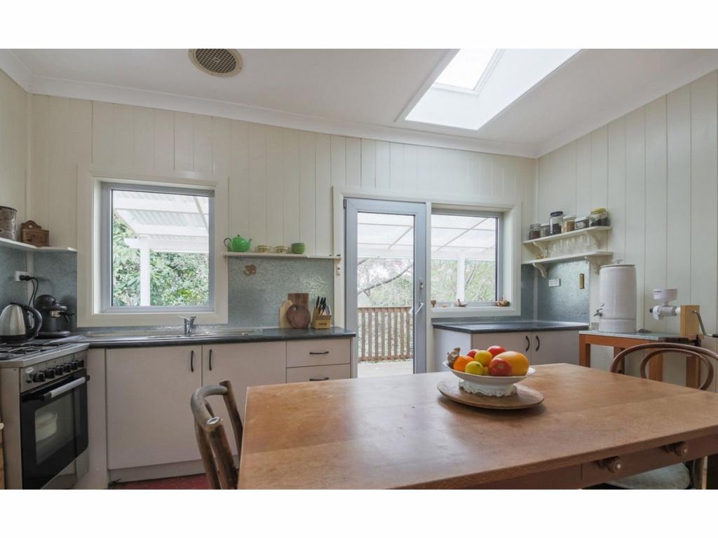 16 WOODLANDS RD, KATOOMBA, NSW 2780