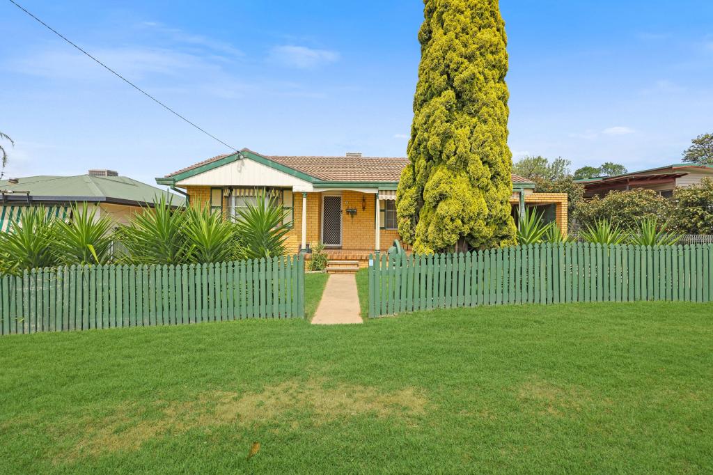 8 Ridge St, West Tamworth, NSW 2340