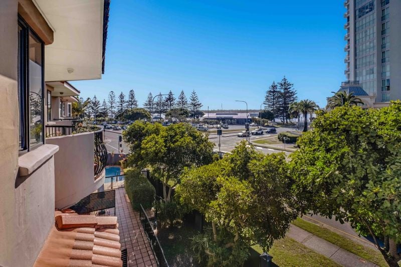 14/2 Broad St, Labrador, QLD 4215