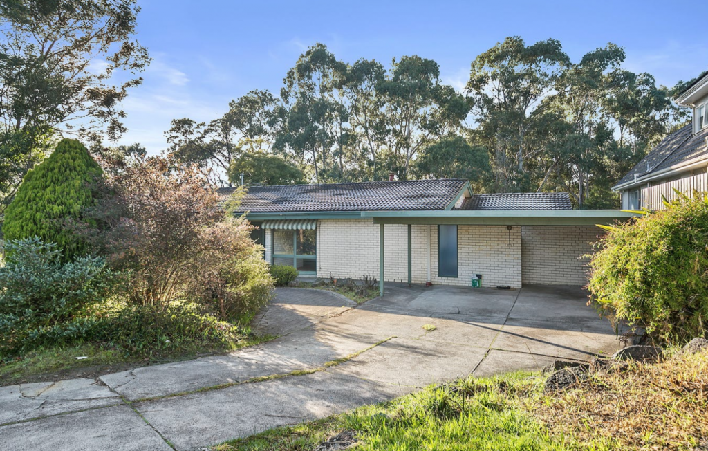 10 WEDGE CT, GLEN WAVERLEY, VIC 3150
