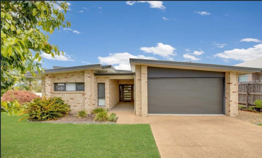 11 EUCALYPTUS PL, KIRKWOOD, QLD 4680