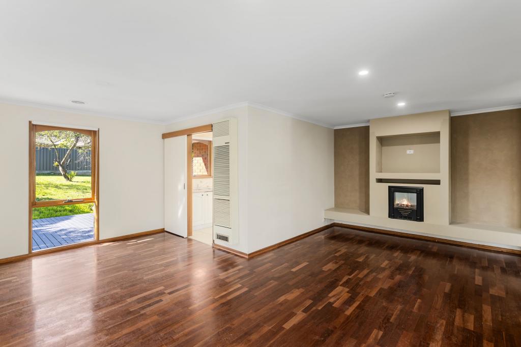 215 Elizabeth Dr, Sunbury, VIC 3429