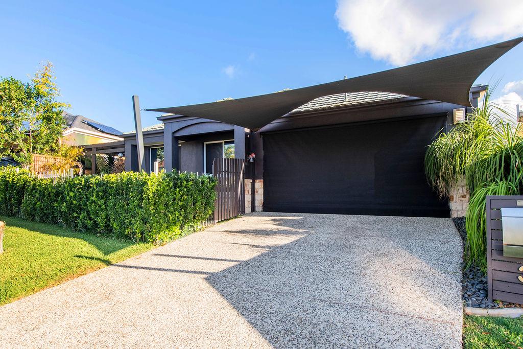 3 Leighanne Cres, Arundel, QLD 4214