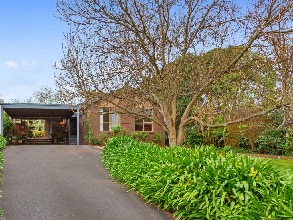 12 Ross Rd, Croydon, VIC 3136