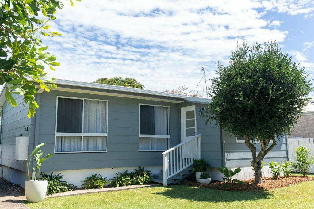 21 Menzies Dr, Pacific Paradise, QLD 4564