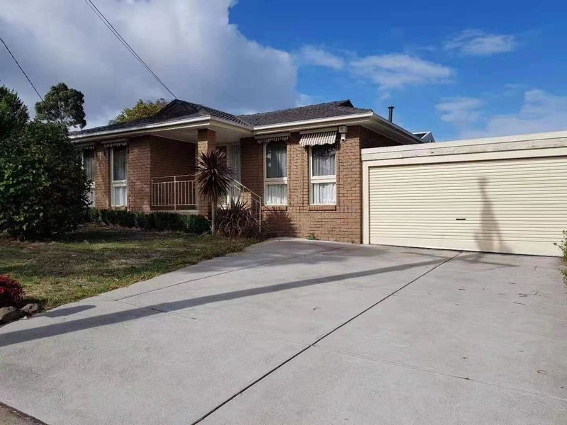 70 Raphael Dr, Wheelers Hill, VIC 3150