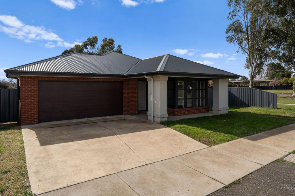 2 Peak Ct, Mansfield, VIC 3722