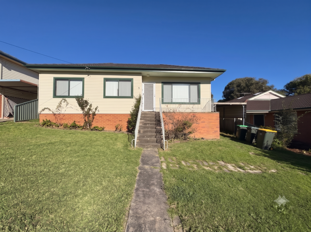 9 Bundarra Rd, Campbelltown, NSW 2560
